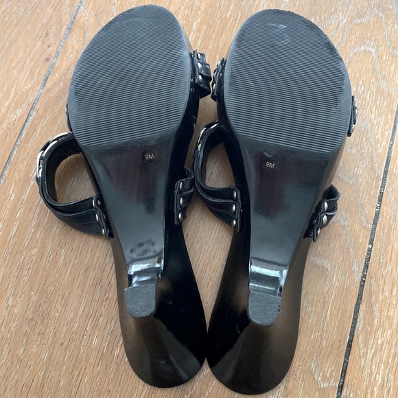 New Antonio Melani Leather Kitten Heel Silver Chain Detail Sandals - Picture 6 of 7